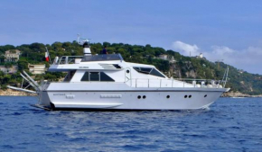 Yacht Priape Saint Tropez au mouillage / at anchor